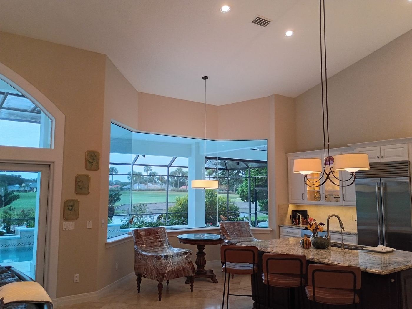 Warm-toned kitchen and breakfast nook